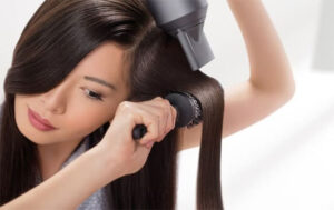 آموزش روش صحیح سشوار کشیدن مو