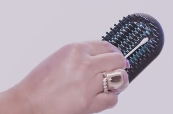 تمیز کردن برس حرارتی با آب و الکل