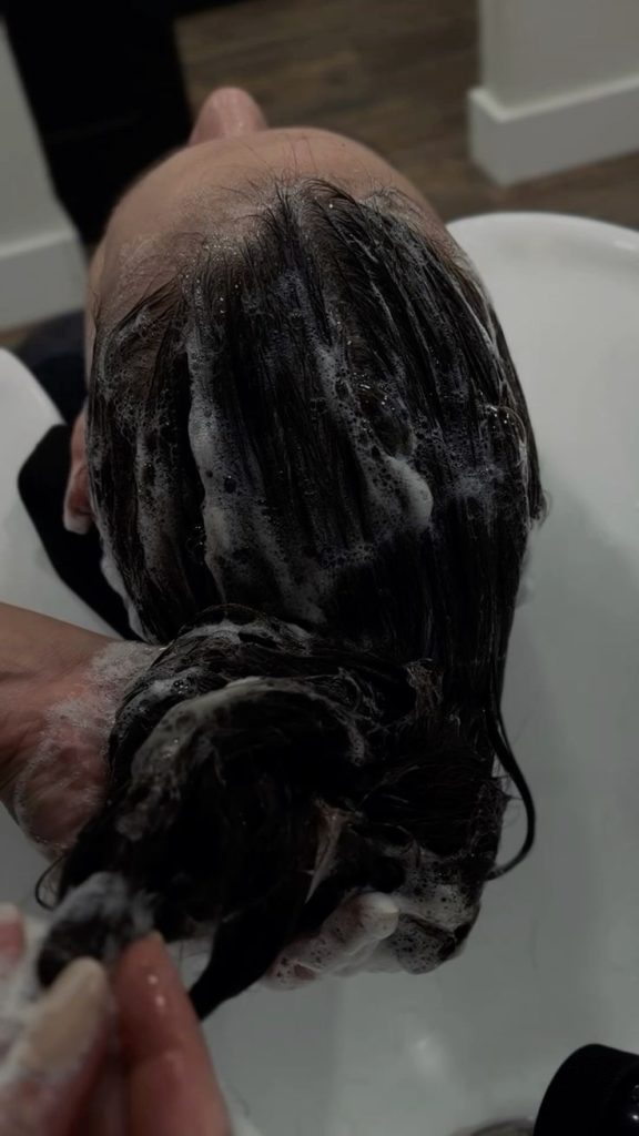 شامپوی بدون سولفات برای شست و شوی عمیق تر مو