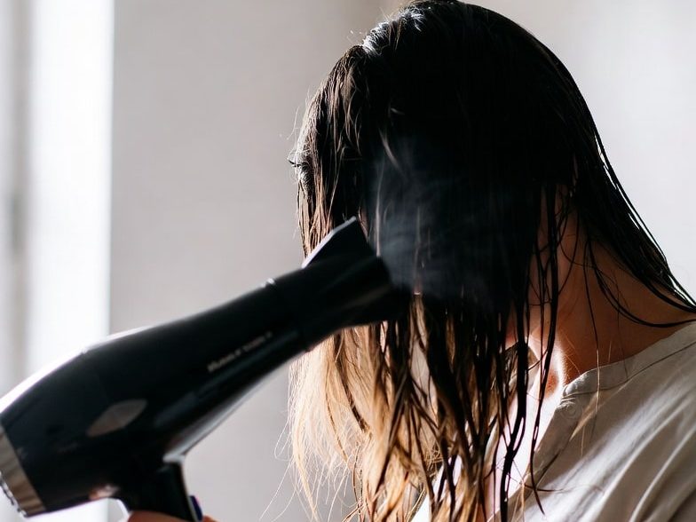 سشوار یون منفی برای چی خوبه